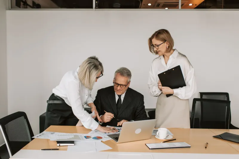 Co-Authoring Chaos: Why Simultaneous Editing Falls Apart and How to Rebuild Collaboration That Actually Works